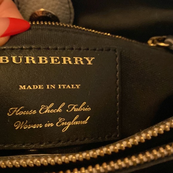 Gray purse 100 percent authentic lightly used - Picture 6 of 8